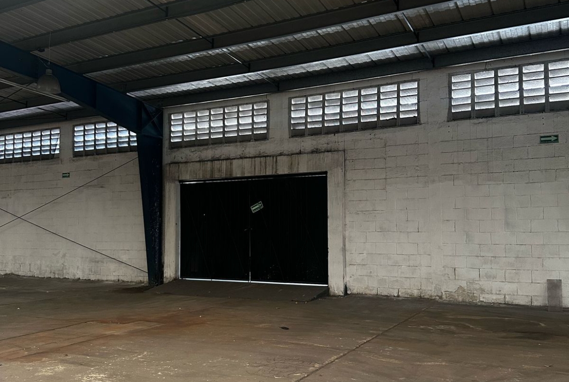 Amplia bodega industrial en renta con mas de 1000mts2